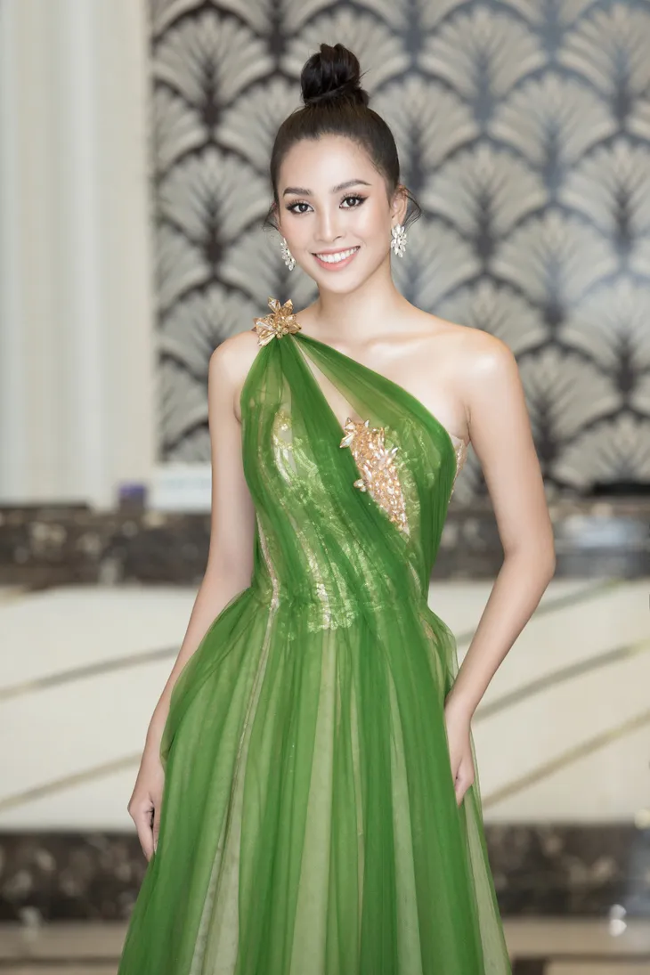 Hoa hậu Tiểu Vy hào hứng trở thành Đại sứ của Quảng Bình - Ảnh 4. Hoa hậu Tiểu Vy hào hứng trở thành Đại sứ của Quảng Bình - Ảnh 4.