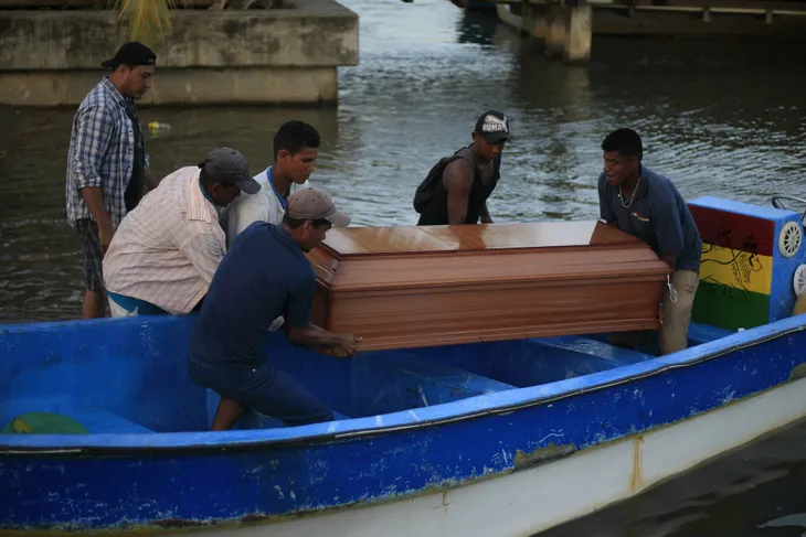 Chìm tàu cá tại Honduras, 27 người thiệt mạng - Ảnh 7. Chìm tàu cá tại Honduras, 27 người thiệt mạng - Ảnh 7.