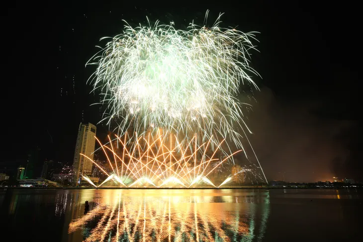 Tân binh Phần Lan giành ngôi vương Lễ hội pháo hoa quốc tế Đà Nẵng 2019 - Ảnh 4. Tân binh Phần Lan giành ngôi vương Lễ hội pháo hoa quốc tế Đà Nẵng 2019 - Ảnh 4.
