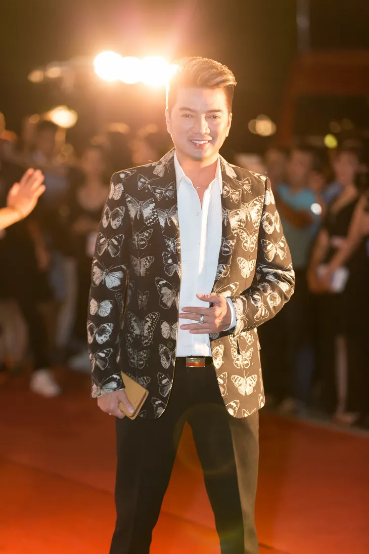 Á hậu Phương Nga tình tứ bên Bình An, Đỗ Mỹ Linh một mình sải bước trên thảm đỏ Miss World Việt Nam 2019 - Ảnh 9. Á hậu Phương Nga tình tứ bên Bình An, Đỗ Mỹ Linh một mình sải bước trên thảm đỏ Miss World Việt Nam 2019 - Ảnh 9.