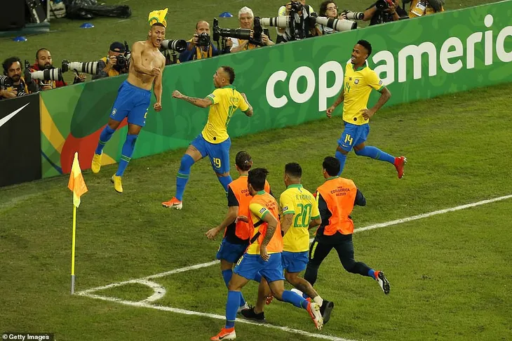 ẢNH: Jesus nhận thẻ đỏ, Brazil vẫn vô địch Copa America sau 12 năm chờ đợi - Ảnh 16. ẢNH: Jesus nhận thẻ đỏ, Brazil vẫn vô địch Copa America sau 12 năm chờ đợi - Ảnh 16.