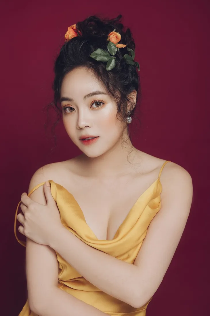 Sao mai Mai Diệu Ly khoe nhan sắc ngọt ngào như đóa hồng - Ảnh 1. Sao mai Mai Diệu Ly khoe nhan sắc ngọt ngào như đóa hồng - Ảnh 1.