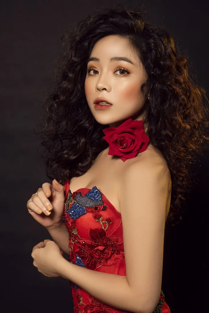 Sao mai Mai Diệu Ly khoe nhan sắc ngọt ngào như đóa hồng - Ảnh 10. Sao mai Mai Diệu Ly khoe nhan sắc ngọt ngào như đóa hồng - Ảnh 10.