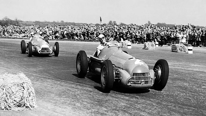 Trường đua Silverstone, ngôi nhà của môn đua xe F1 - Ảnh 1. Trường đua Silverstone, ngôi nhà của môn đua xe F1 - Ảnh 1.
