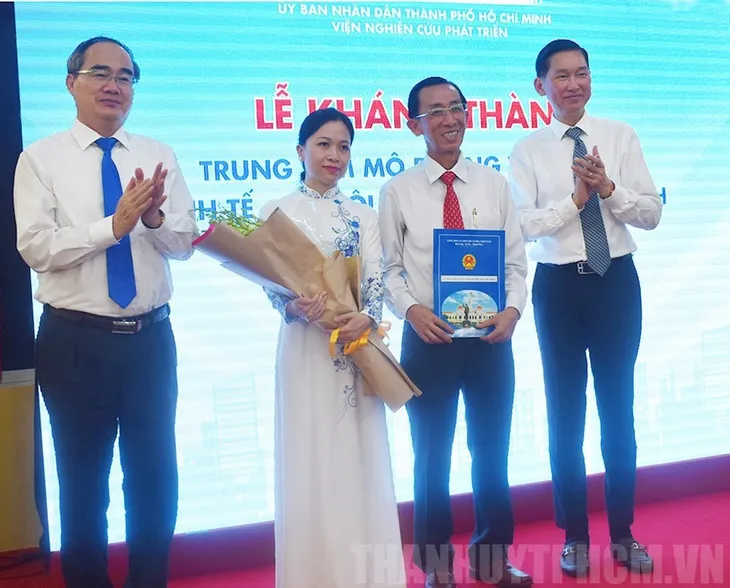 TP.HCM khánh thành Trung tâm mô phỏng và dự báo kinh tế - xã hội - Ảnh 1. TP.HCM khánh thành Trung tâm mô phỏng và dự báo kinh tế - xã hội - Ảnh 1.