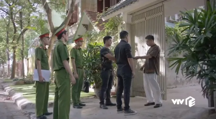 Mê cung - Tập 29: Bác sĩ Tâm gửi thông điệp gì cho Fedora qua cuộc gặp ở tù? - Ảnh 4. Mê cung - Tập 29: Bác sĩ Tâm gửi thông điệp gì cho Fedora qua cuộc gặp ở tù? - Ảnh 4.
