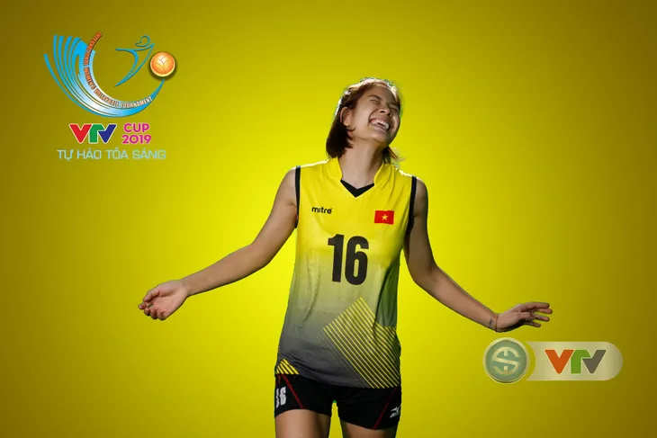 VTV Cup Tôn Hoa Sen 2019: Các cô gái ĐT Việt Nam và CLB NEC Nhật Bản ngộ nghĩnh trong buổi chụp hình - Ảnh 2.
