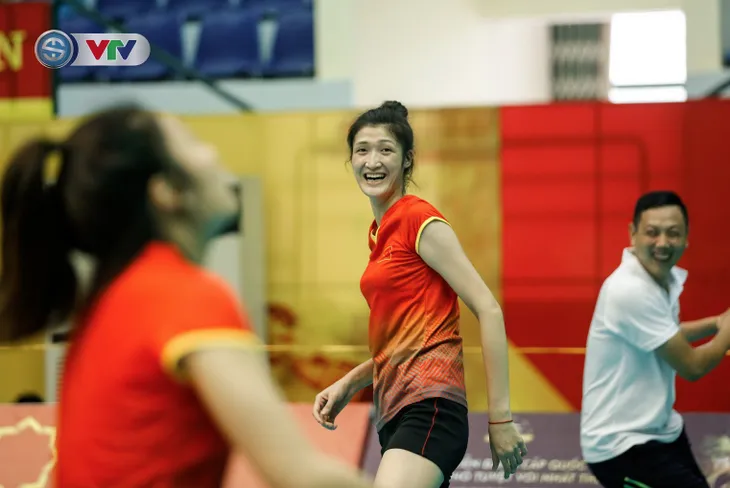VTV Cup 2019: Buổi tập tràn đầy tiếng cười của ĐT bóng chuyền nữ Việt Nam - Ảnh 2. VTV Cup 2019: Buổi tập tràn đầy tiếng cười của ĐT bóng chuyền nữ Việt Nam - Ảnh 2.