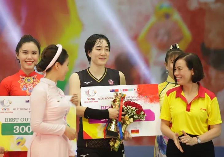 Những danh hiệu xuất sắc của giải bóng chuyền VTV Cup Tôn Hoa Sen 2019 - Ảnh 1. Những danh hiệu xuất sắc của giải bóng chuyền VTV Cup Tôn Hoa Sen 2019 - Ảnh 1.