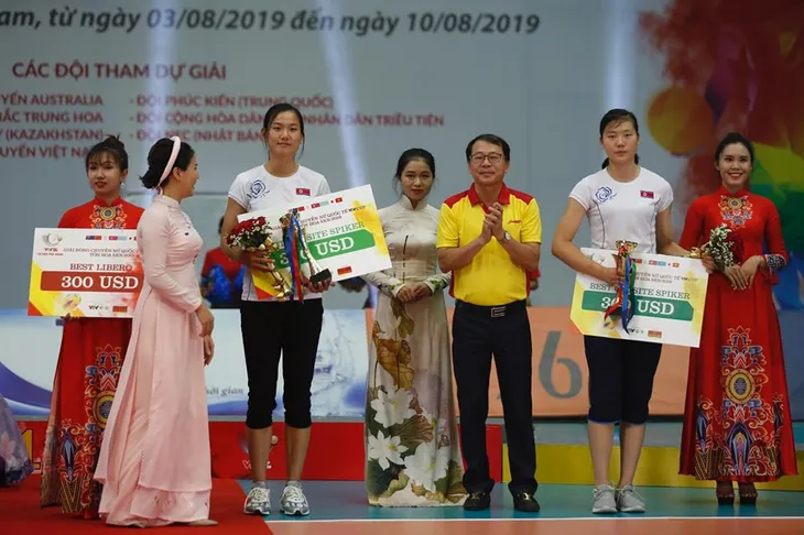 Những danh hiệu xuất sắc của giải bóng chuyền VTV Cup Tôn Hoa Sen 2019 - Ảnh 2. Những danh hiệu xuất sắc của giải bóng chuyền VTV Cup Tôn Hoa Sen 2019 - Ảnh 2.