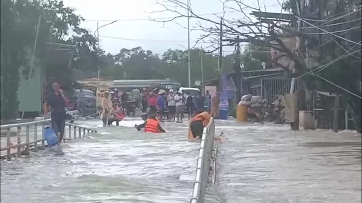 Phú Quốc, Kiên Giang triển khai giải pháp hỗ trợ người dân bị mưa lũ - Ảnh 1. Phú Quốc, Kiên Giang triển khai giải pháp hỗ trợ người dân bị mưa lũ - Ảnh 1.