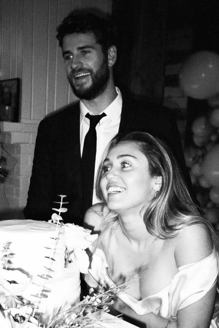Nhìn lại cuộc tình 10 năm đầy tiếc nuối của Miley Cyrus và Liam Hemsworth - Ảnh 5. Nhìn lại cuộc tình 10 năm đầy tiếc nuối của Miley Cyrus và Liam Hemsworth - Ảnh 5.
