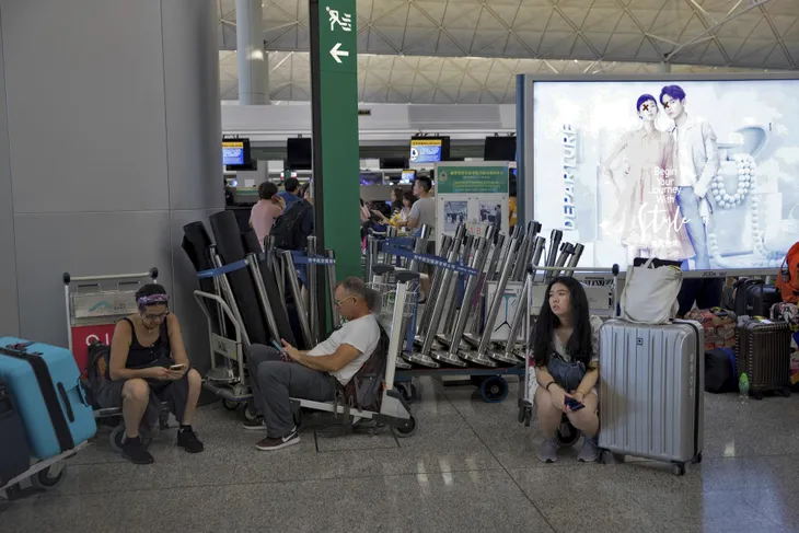 Sân bay quốc tế Hong Kong (Trung Quốc) lại đóng cửa - Ảnh 5. Sân bay quốc tế Hong Kong (Trung Quốc) lại đóng cửa - Ảnh 5.