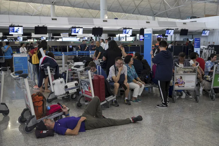 Sân bay quốc tế Hong Kong (Trung Quốc) lại đóng cửa - Ảnh 6. Sân bay quốc tế Hong Kong (Trung Quốc) lại đóng cửa - Ảnh 6.