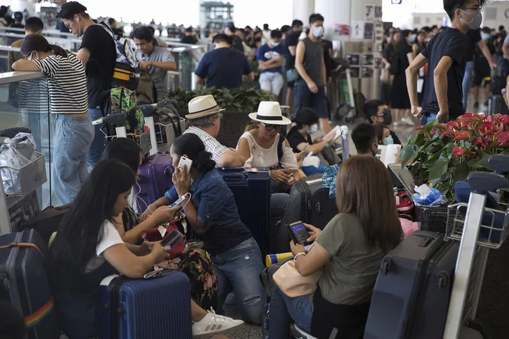 Sân bay quốc tế Hong Kong (Trung Quốc) lại đóng cửa - Ảnh 7. Sân bay quốc tế Hong Kong (Trung Quốc) lại đóng cửa - Ảnh 7.