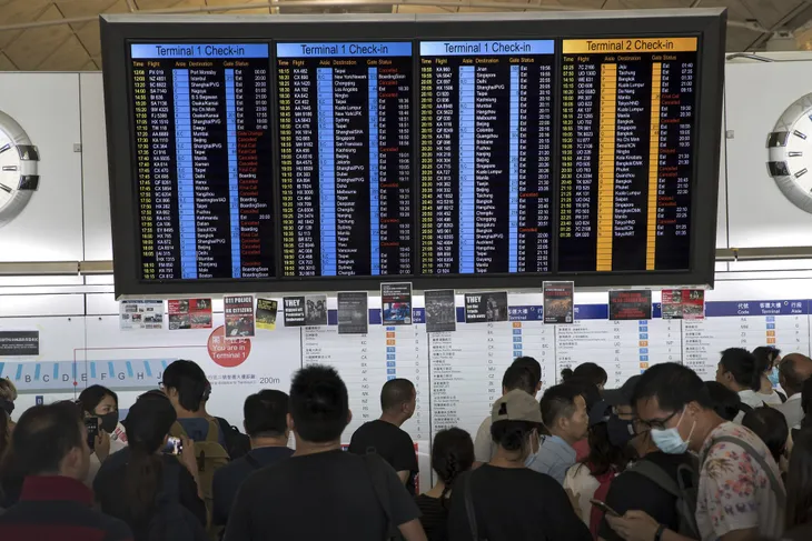 Sân bay quốc tế Hong Kong (Trung Quốc) lại đóng cửa - Ảnh 4. Sân bay quốc tế Hong Kong (Trung Quốc) lại đóng cửa - Ảnh 4.