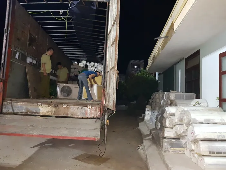 Quảng Bình: Bắt giữ lô hàng điện lạnh, điện dân dụng nhập lậu số lượng lớn - Ảnh 1. Quảng Bình: Bắt giữ lô hàng điện lạnh, điện dân dụng nhập lậu số lượng lớn - Ảnh 1.