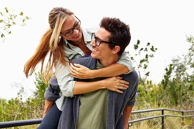 7 mẹo chăm sóc đôi mắt dành cho người đeo kính - Ảnh 6. 7 mẹo chăm sóc đôi mắt dành cho người đeo kính - Ảnh 6.