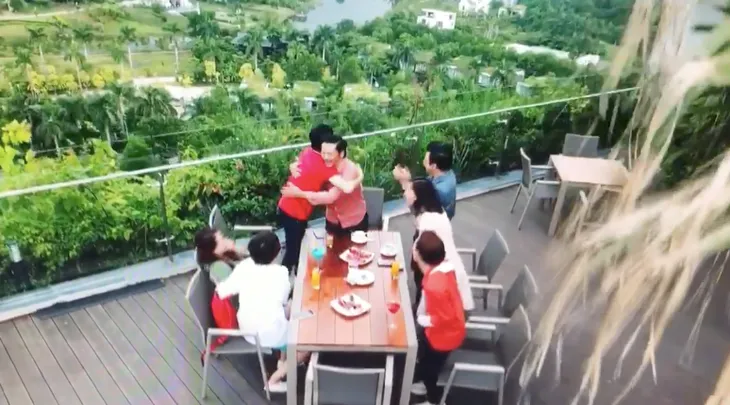 Hé lộ những cảnh phim đầy tình cảm của Về nhà đi con ngoại truyện - Ảnh 8. Hé lộ những cảnh phim đầy tình cảm của Về nhà đi con ngoại truyện - Ảnh 8.