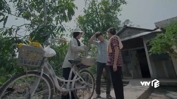 Bán chồng - Tập 8: Nương nhìn chồng thể hiện tình yêu dành cho chị dâu - Ảnh 2. Bán chồng - Tập 8: Nương nhìn chồng thể hiện tình yêu dành cho chị dâu - Ảnh 2.