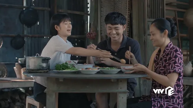 Bán chồng - Tập 8: Nương nhìn chồng thể hiện tình yêu dành cho chị dâu - Ảnh 5. Bán chồng - Tập 8: Nương nhìn chồng thể hiện tình yêu dành cho chị dâu - Ảnh 5.