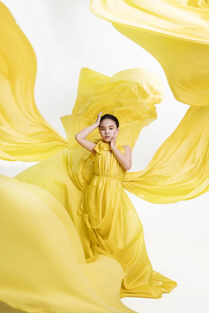 Mẫu nhí 8 tuổi gây chú ý với concept Lụa - Ảnh 1. Mẫu nhí 8 tuổi gây chú ý với concept Lụa - Ảnh 1.