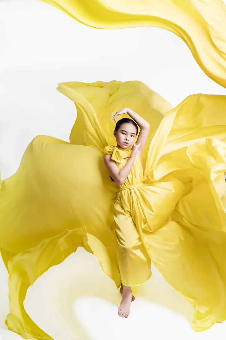 Mẫu nhí 8 tuổi gây chú ý với concept Lụa - Ảnh 2. Mẫu nhí 8 tuổi gây chú ý với concept Lụa - Ảnh 2.