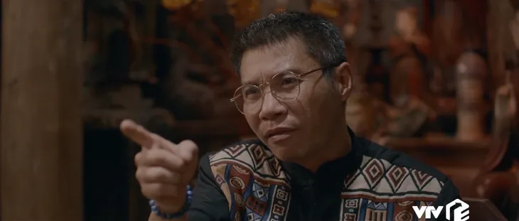 Hoa hồng trên ngực trái - Tập 3: Trà (Lương Thanh) làm tiểu tam quyến rũ Thái, thầy bói Thông (NSƯT Công Lý) cũng là đạo diễn vở kịch này? - Ảnh 17. Hoa hồng trên ngực trái - Tập 3: Trà (Lương Thanh) làm tiểu tam quyến rũ Thái, thầy bói Thông (NSƯT Công Lý) cũng là đạo diễn vở kịch này? - Ảnh 17.