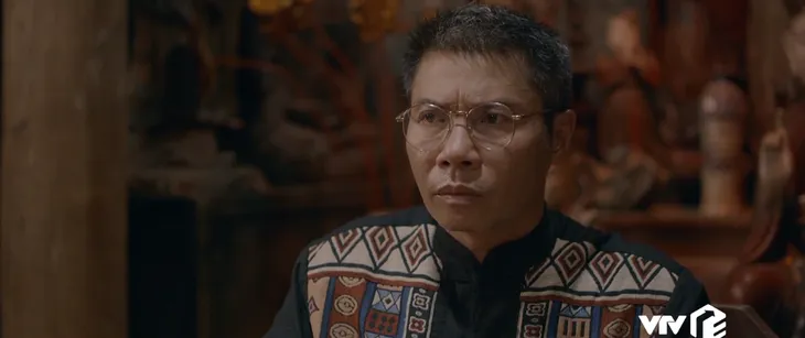 Hoa hồng trên ngực trái - Tập 3: Trà (Lương Thanh) làm tiểu tam quyến rũ Thái, thầy bói Thông (NSƯT Công Lý) cũng là đạo diễn vở kịch này? - Ảnh 18. Hoa hồng trên ngực trái - Tập 3: Trà (Lương Thanh) làm tiểu tam quyến rũ Thái, thầy bói Thông (NSƯT Công Lý) cũng là đạo diễn vở kịch này? - Ảnh 18.