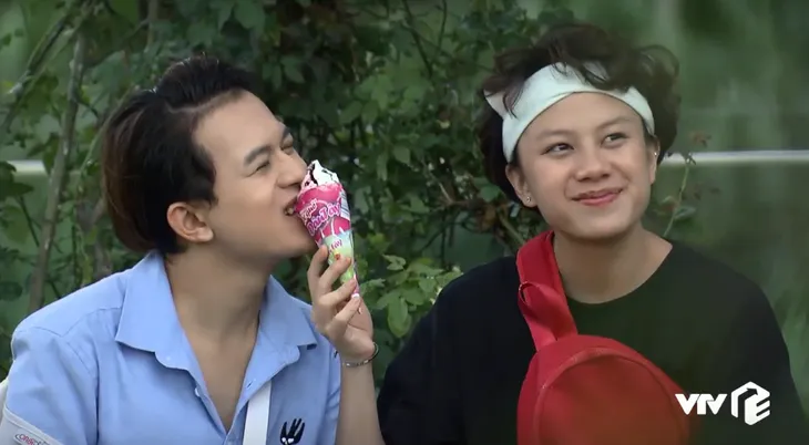 Về nhà đi con ngoại truyện - Tập 3: Diễn cảnh yêu đương, Bảo - Dương cố tình trêu tức Ánh - Ảnh 3. Về nhà đi con ngoại truyện - Tập 3: Diễn cảnh yêu đương, Bảo - Dương cố tình trêu tức Ánh - Ảnh 3.