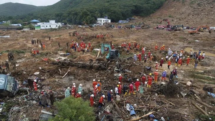 Số nạn nhân trong vụ lở đất tại Myanmar tăng lên gần 70 người - Ảnh 5. Số nạn nhân trong vụ lở đất tại Myanmar tăng lên gần 70 người - Ảnh 5.