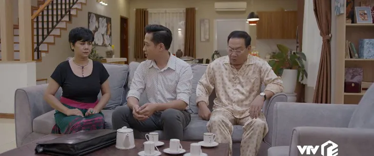 Những nhân viên gương mẫu - Tập 3: Sắp sáp nhập, ai cũng lo bị về phòng bà Như Ý (NSND Lan Hương) - Ảnh 2. Những nhân viên gương mẫu - Tập 3: Sắp sáp nhập, ai cũng lo bị về phòng bà Như Ý (NSND Lan Hương) - Ảnh 2.