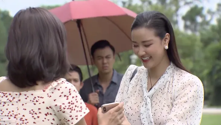 Về nhà đi con ngoại truyện - Tập cuối: Trang nhờ Huệ chụp ảnh gia đình với Quốc và Bảo, bố Sơn cao tay đáp lại bằng cách này - Ảnh 2. Về nhà đi con ngoại truyện - Tập cuối: Trang nhờ Huệ chụp ảnh gia đình với Quốc và Bảo, bố Sơn cao tay đáp lại bằng cách này - Ảnh 2.