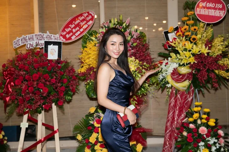 Sao Việt rạng rỡ dự khai trương Nhà hàng chả cá Lý Ngư - Ảnh 1. Sao Việt rạng rỡ dự khai trương Nhà hàng chả cá Lý Ngư - Ảnh 1.