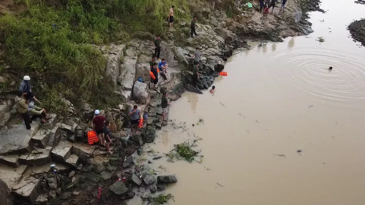 3 thanh niên xuống đập nước bắt cá bị đuối nước ở Bình Thuận - Ảnh 4. 3 thanh niên xuống đập nước bắt cá bị đuối nước ở Bình Thuận - Ảnh 4.
