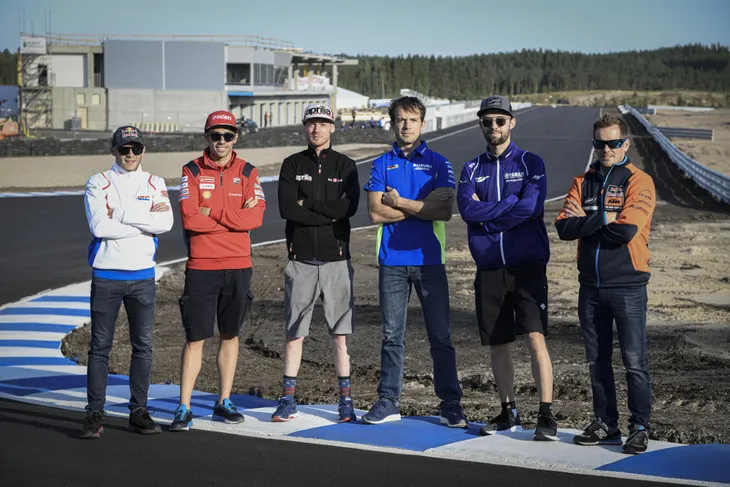 MotoGP: Các tay đua lần đầu chạy thử đường đua Phần Lan - Ảnh 1. MotoGP: Các tay đua lần đầu chạy thử đường đua Phần Lan - Ảnh 1.