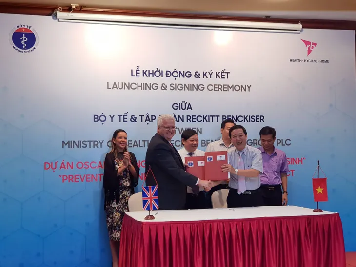 Phấn đấu 150.000 trẻ sơ sinh được chữa trị bệnh vàng da - Ảnh 1. Phấn đấu 150.000 trẻ sơ sinh được chữa trị bệnh vàng da - Ảnh 1.