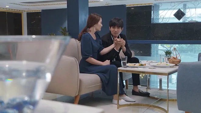 Bán chồng - Tập 10: Vừa âu yếm vợ, Hưng (Tim) đã quay ngoắt nói vợ qua đời từ 2 năm trước - Ảnh 1. Bán chồng - Tập 10: Vừa âu yếm vợ, Hưng (Tim) đã quay ngoắt nói vợ qua đời từ 2 năm trước - Ảnh 1.