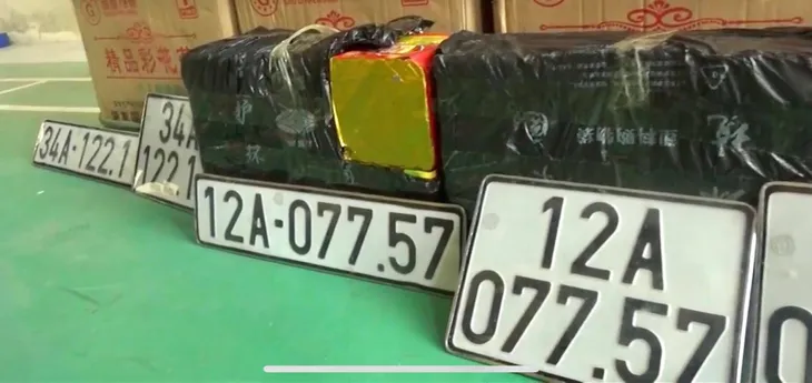 Lạng Sơn: Bắt xe mang biển kiểm soát giả vận chuyển 280 kg pháo - Ảnh 2. Lạng Sơn: Bắt xe mang biển kiểm soát giả vận chuyển 280 kg pháo - Ảnh 2.