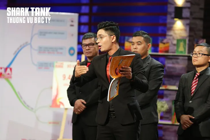 5 chàng trai khiến 2 cá mập phải tranh giành rót gần 10 tỷ đồng ở Shark Tank Việt Nam - Ảnh 2. 5 chàng trai khiến 2 cá mập phải tranh giành rót gần 10 tỷ đồng ở Shark Tank Việt Nam - Ảnh 2.