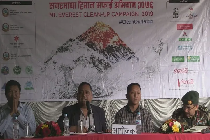 Nepal cấm các loại đồ nhựa dùng một lần tại khu vực núi Everest từ năm 2020 - Ảnh 1. Nepal cấm các loại đồ nhựa dùng một lần tại khu vực núi Everest từ năm 2020 - Ảnh 1.