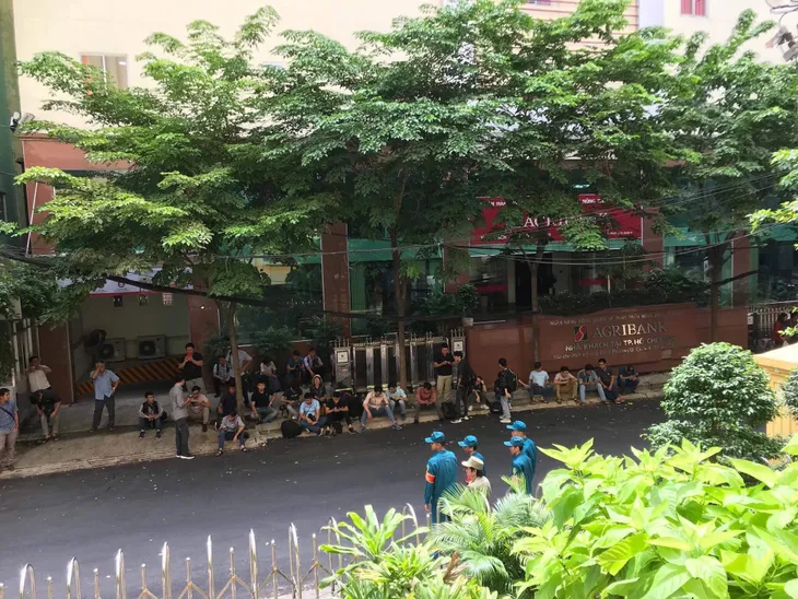 Tòa tuyên án bị cáo Nguyễn Hữu Linh 18 tháng tù - Ảnh 5. Tòa tuyên án bị cáo Nguyễn Hữu Linh 18 tháng tù - Ảnh 5.