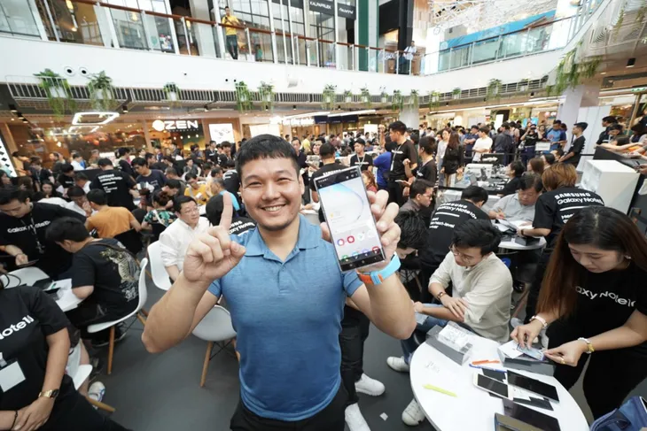 Hôm nay (23/8), Galaxy Note 10 chính thức lên kệ tại Việt Nam - Ảnh 1. Hôm nay (23/8), Galaxy Note 10 chính thức lên kệ tại Việt Nam - Ảnh 1.