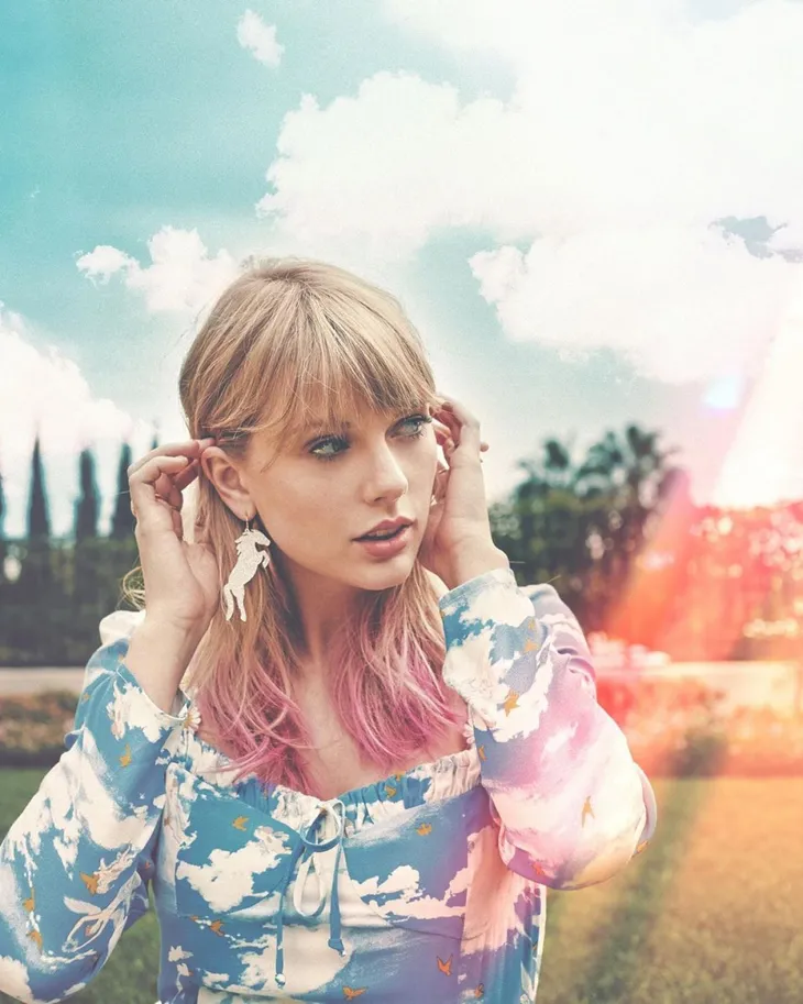 Taylor Swift: Không còn thù hận, tràn ngập trong tình yêu - Ảnh 1. Taylor Swift: Không còn thù hận, tràn ngập trong tình yêu - Ảnh 1.