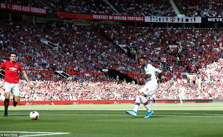 Manchester United 1-2 Crystal Palace: Rashford đá trượt penalty, Man Utd thua sốc trên sân nhà - Ảnh 2. Manchester United 1-2 Crystal Palace: Rashford đá trượt penalty, Man Utd thua sốc trên sân nhà - Ảnh 2.