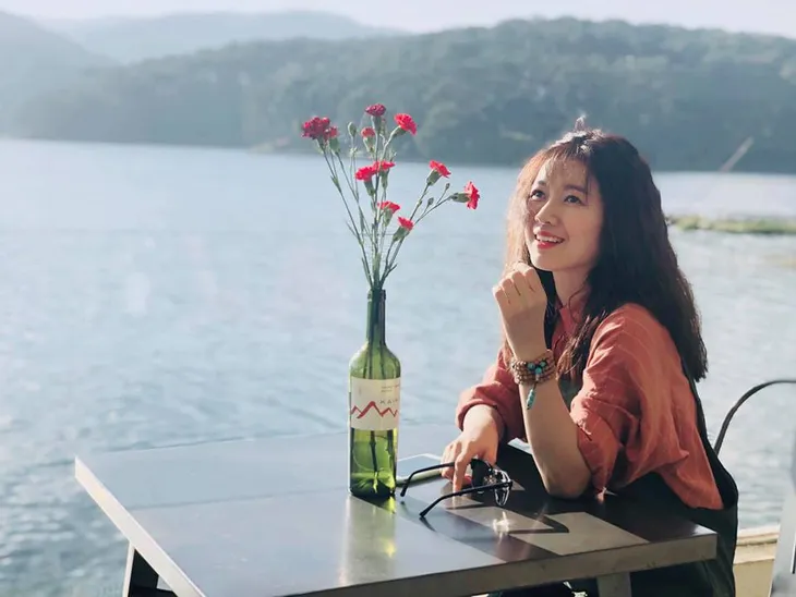 Nhan sắc đời thường trẻ trung của nàng Nương phim Bán chồng - Ảnh 5. Nhan sắc đời thường trẻ trung của nàng Nương phim Bán chồng - Ảnh 5.