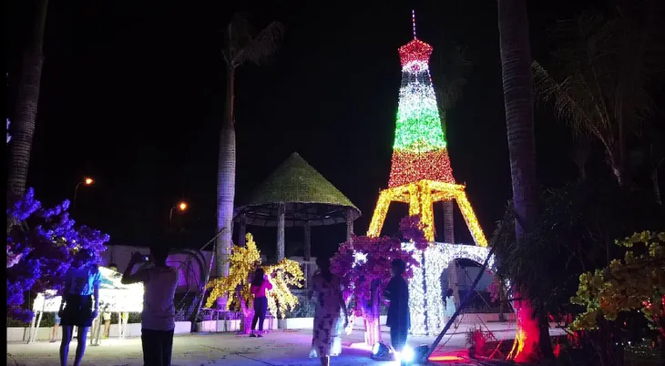 Bình Thuận: Rực rỡ lễ hội Ánh sáng bên bờ biển - Ảnh 2. Bình Thuận: Rực rỡ lễ hội Ánh sáng bên bờ biển - Ảnh 2.
