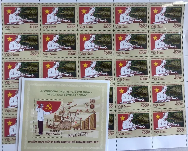 Phát hành bộ tem đặc biệt về Chủ tịch Hồ Chí Minh - Ảnh 2. Phát hành bộ tem đặc biệt về Chủ tịch Hồ Chí Minh - Ảnh 2.