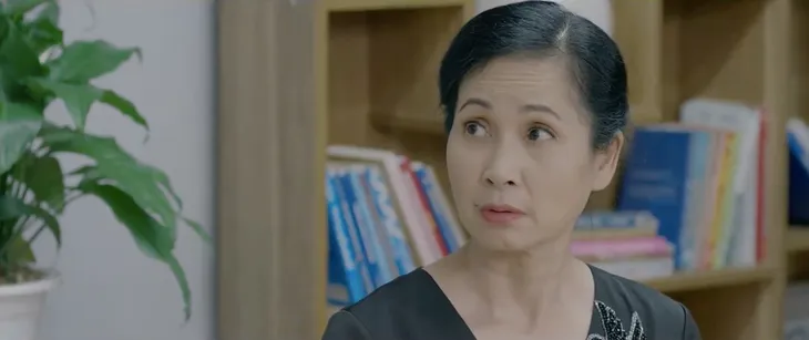 Những nhân viên gương mẫu - Tập 10: Chi (Kim Oanh) bị bà Như Ý (NSND Lan Hương) giở trò xấu sau lưng - Ảnh 1. Những nhân viên gương mẫu - Tập 10: Chi (Kim Oanh) bị bà Như Ý (NSND Lan Hương) giở trò xấu sau lưng - Ảnh 1.