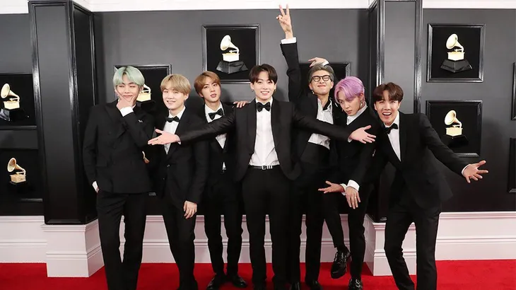 Lần đầu được đề cử VMAs, BTS ẵm ngay 2 giải thưởng - Ảnh 1. Lần đầu được đề cử VMAs, BTS ẵm ngay 2 giải thưởng - Ảnh 1.